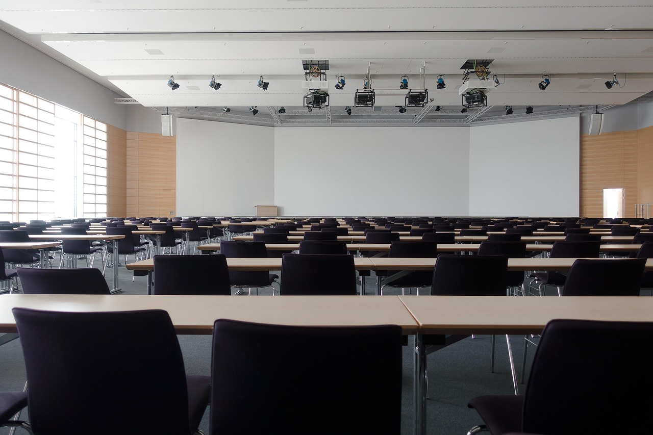 Человек медитирует, астрал